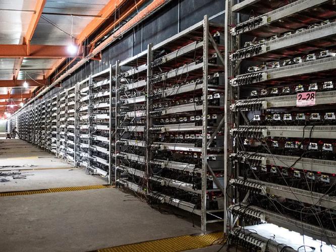 An illustration of a high-efficiency miner in a hosted environment, emphasizing cost savings